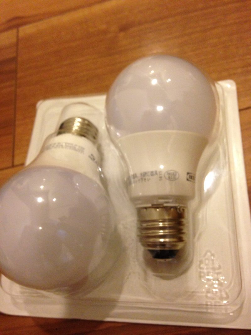 イケアのE26型のLEDライトの写真